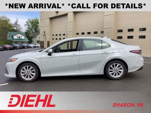 Used 2023 Toyota Camry LE FWD image 4