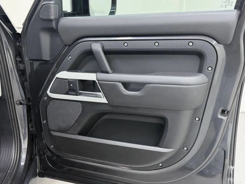 Used 2024 Land Rover Defender 110 SE AWD/4WD image 17
