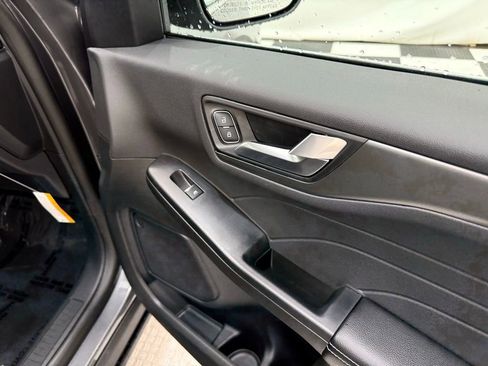 New 2025 Ford Escape SE image 21