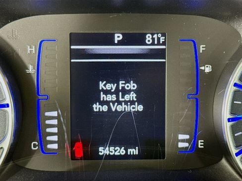 Used 2020 Chrysler Voyager L FWD image 14