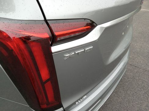Used 2024 Cadillac XT6 Luxury w/ LPO, Floor Liner Package AWD/4WD image 8
