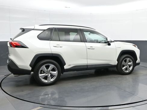 Used 2021 Toyota RAV4 XLE Premium AWD/4WD image 8