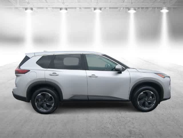Used 2025 Nissan Rogue SV FWD image 9