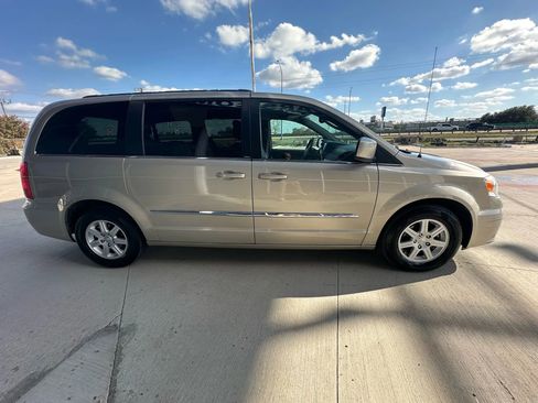 Used 2012 Chrysler Town & Country Touring w/ Entertainment Group #1 image 6