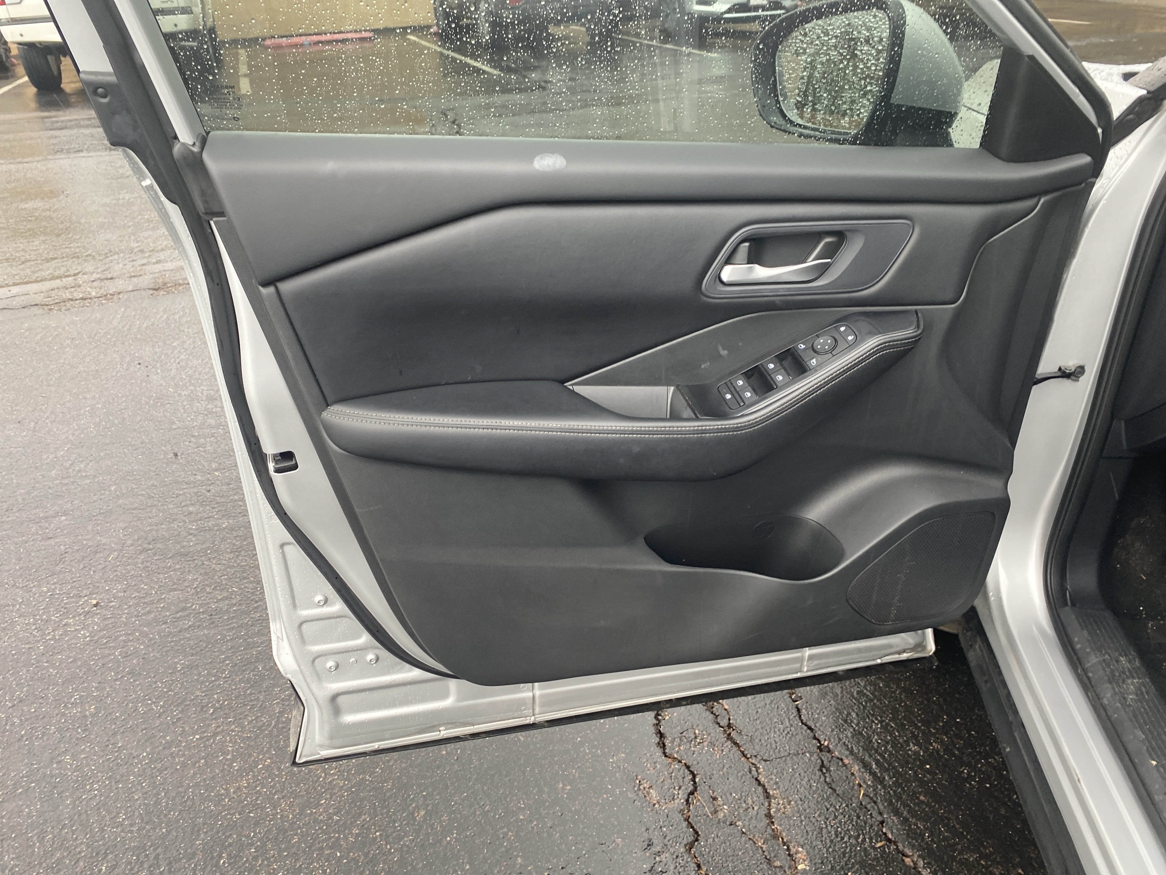 Used 2024 Nissan Rogue SV AWD/4WD image 7