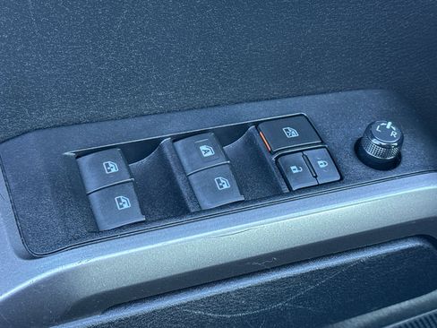 Certified 2021 Toyota Tacoma SR5 image 18