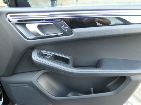 Used 2018 Porsche Macan Sport Edition image 36