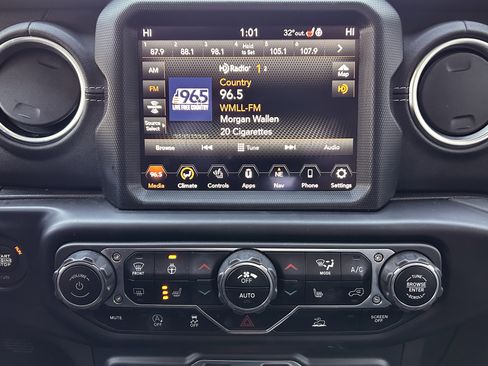 Certified 2023 Jeep Wrangler Sahara w/ Cold Weather Group image 31