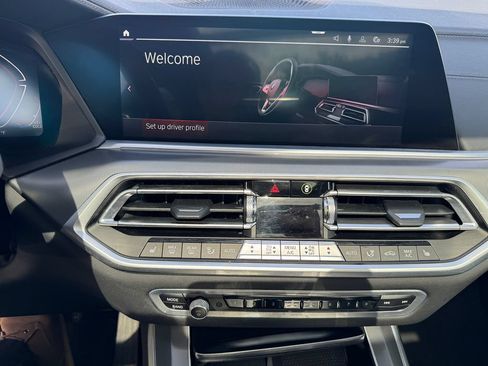 Used 2022 BMW X5 xDrive40i w/ Parking Assistance Package AWD/4WD image 18