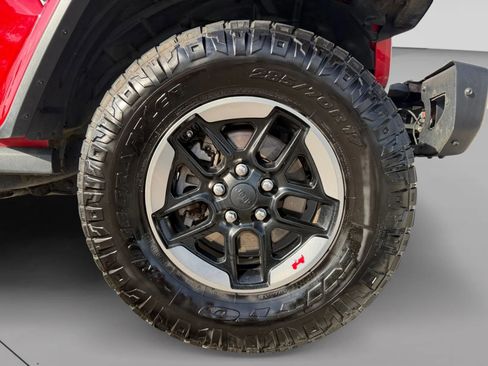 Used 2018 Jeep Wrangler Unlimited Rubicon w/ Dual Top Group AWD/4WD image 37