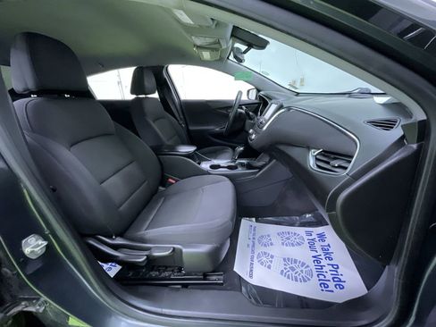 Used 2017 Chevrolet Malibu LT image 13