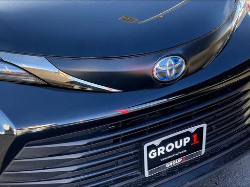 Used 2023 Toyota Sienna XLE Woodland Edition image 30