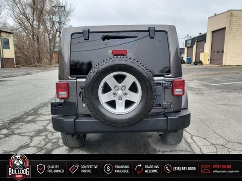 Used 2017 Jeep Wrangler Unlimited Rubicon w/ Connectivity Group AWD/4WD image 7