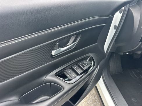 Used 2025 Nissan Murano SV FWD image 15
