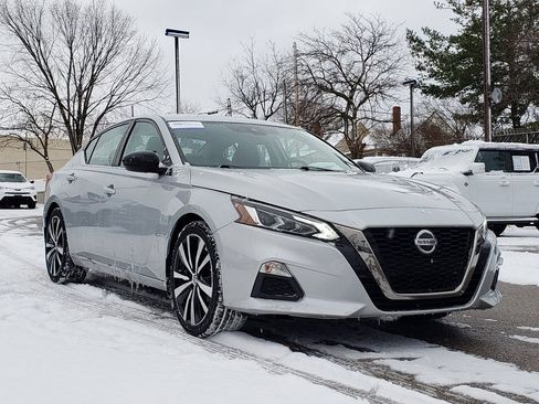Used 2020 Nissan Altima 2.5 SR image 3