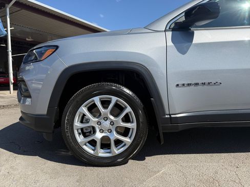 Used 2024 Jeep Compass Latitude AWD/4WD image 10