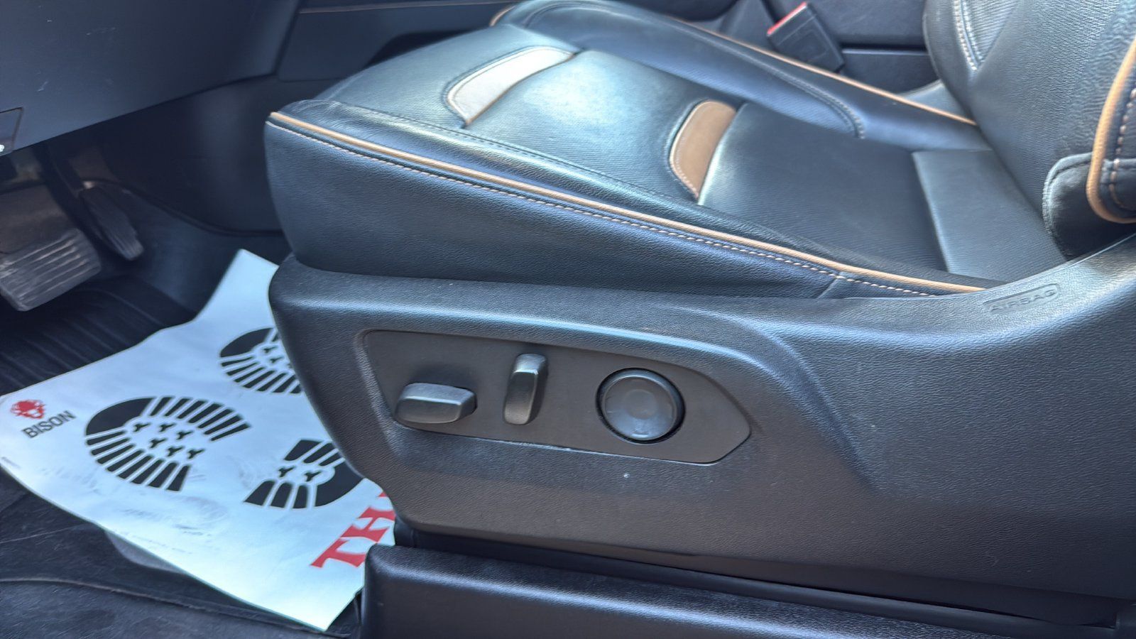 Used 2022 GMC Yukon AT4 w/ AT4 Premium Package AWD/4WD image 10