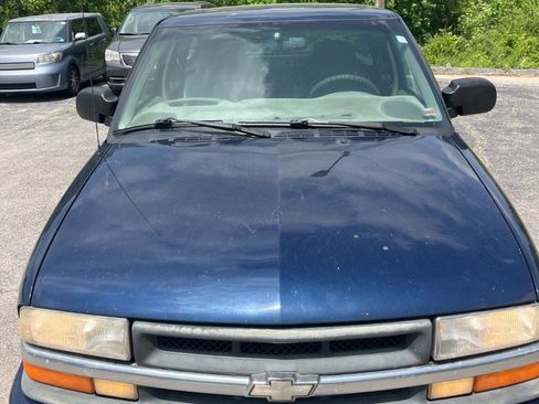 Used 1999 Chevrolet S10 Pickup LS w/ Preferred Equipment Group AWD/4WD image 28