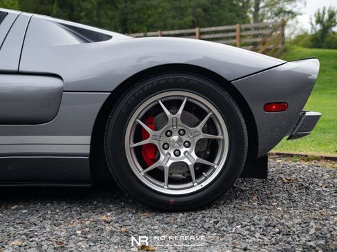 Used 2006 Ford GT image 31