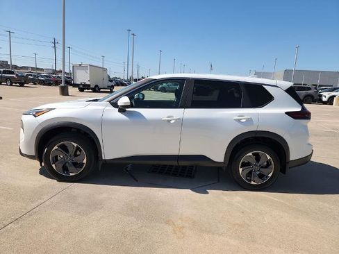 Certified 2025 Nissan Rogue SV image 8