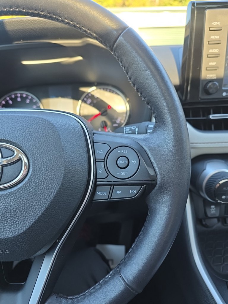 Certified 2022 Toyota RAV4 XLE Premium AWD/4WD image 25
