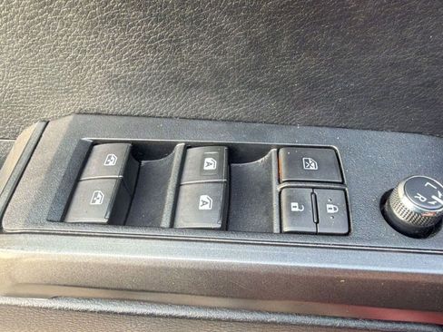 Used 2018 Toyota Tacoma TRD Sport w/ Technology Package image 12