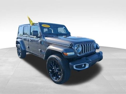 Used 2025 Jeep Wrangler Unlimited Sahara w/ Safety Group image 4