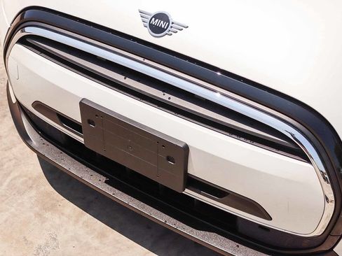 Used 2024 MINI Cooper 2-Door Hardtop FWD image 11