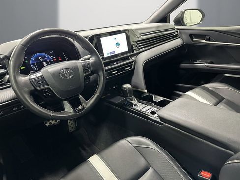 Used 2025 Toyota Camry SE FWD image 12
