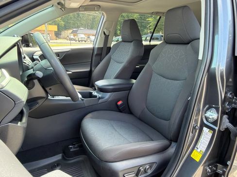 Used 2024 Toyota RAV4 XLE w/ Convenience Package AWD/4WD image 18
