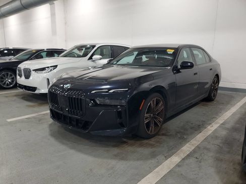 Used 2023 BMW 740i w/ Parking Assistance Package RWD image 1
