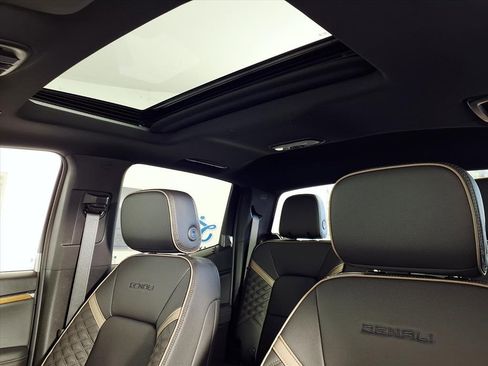 New 2026 GMC Canyon Denali image 6