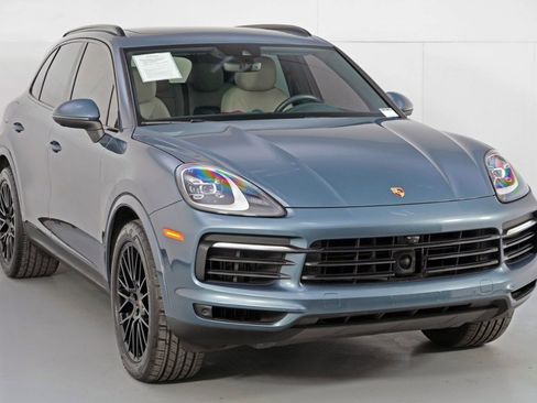 Used 2020 Porsche Cayenne S w/ Premium Package image 58