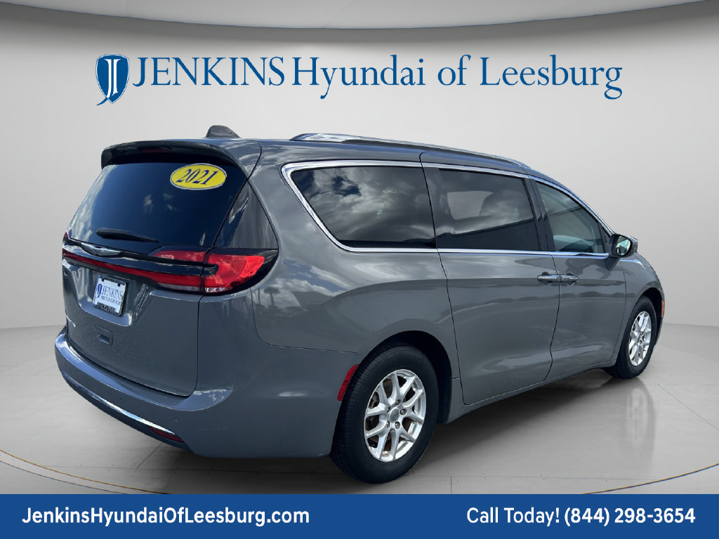 Used 2021 Chrysler Pacifica Touring-L FWD image 5