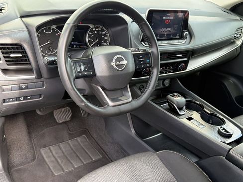 Used 2025 Nissan Rogue SV AWD/4WD image 4