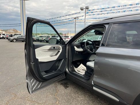 New 2026 Ford Explorer Platinum AWD/4WD image 13