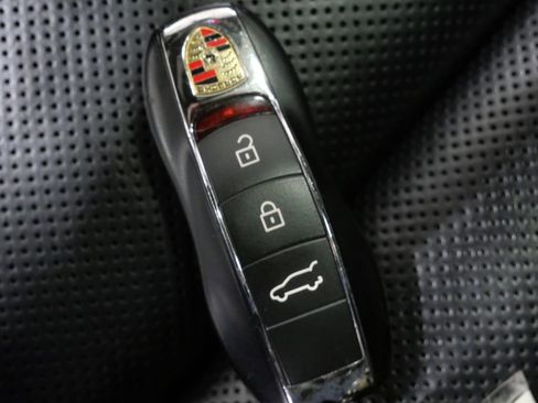 Used 2014 Porsche Cayenne Turbo image 31