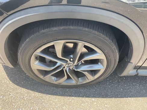Used 2019 INFINITI QX50 Essential w/ Sensory Package AWD/4WD image 3