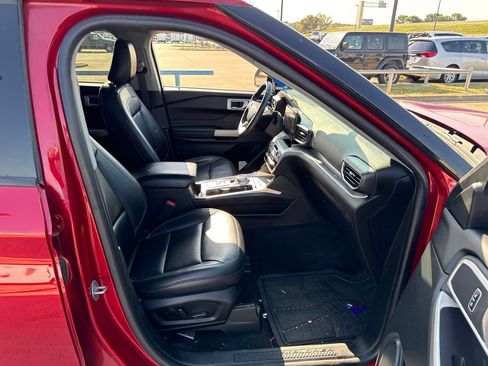 Used 2023 Ford Explorer XLT w/ Equipment Group 202A RWD image 14
