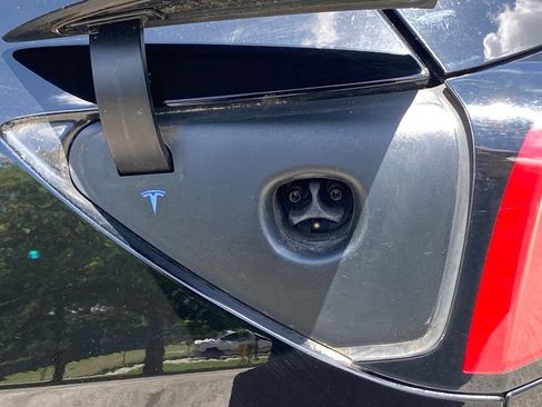 Used 2023 Tesla Model Y Long Range AWD/4WD image 15