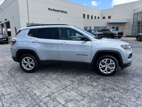 Used 2024 Jeep Compass Latitude AWD/4WD image 8