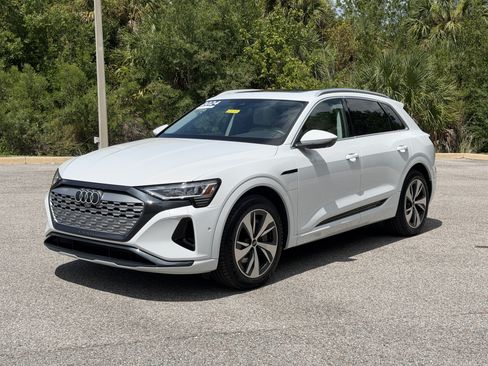 Used 2024 Audi Q8 e-tron Premium Plus w/ Premium Plus Package AWD/4WD image 3