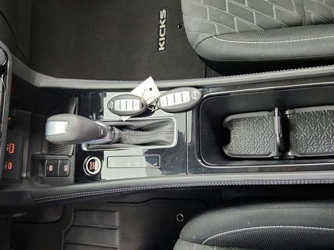 Used 2021 Nissan Kicks SV image 31