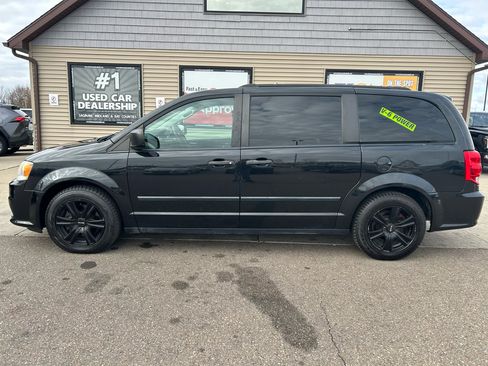 Used 2016 Dodge Grand Caravan SE image 8