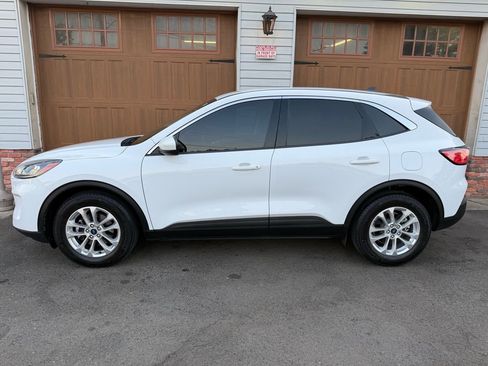 Used 2021 Ford Escape SE w/ Convenience Package FWD image 2