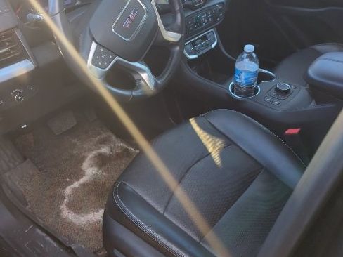 Used 2022 GMC Terrain SLT w/ Infotainment Package II image 7