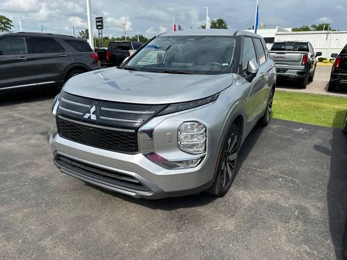 Used 2025 Mitsubishi Outlander SE AWD/4WD image 1
