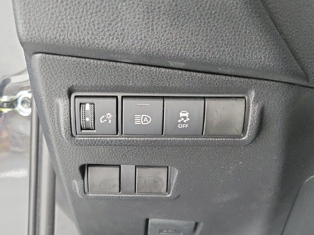 Used 2026 Toyota Corolla Cross LE FWD image 32