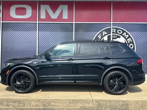 Used 2024 Volkswagen Tiguan SE R-Line AWD/4WD image 15