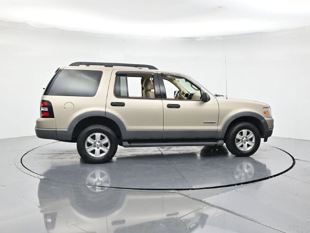 Used 2006 Ford Explorer XLT AWD/4WD image 2